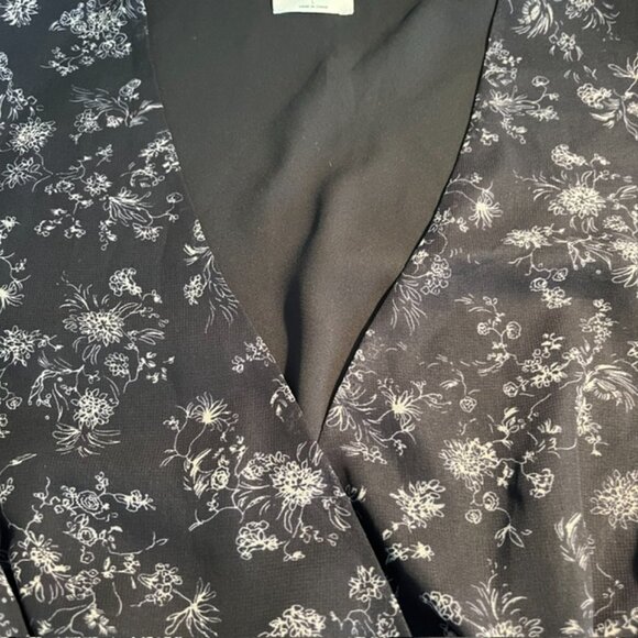 Wilfred Black Mini Floral Wrap Front Cropped Long Sleeve Top- Womens Size L - Picture 4 of 10